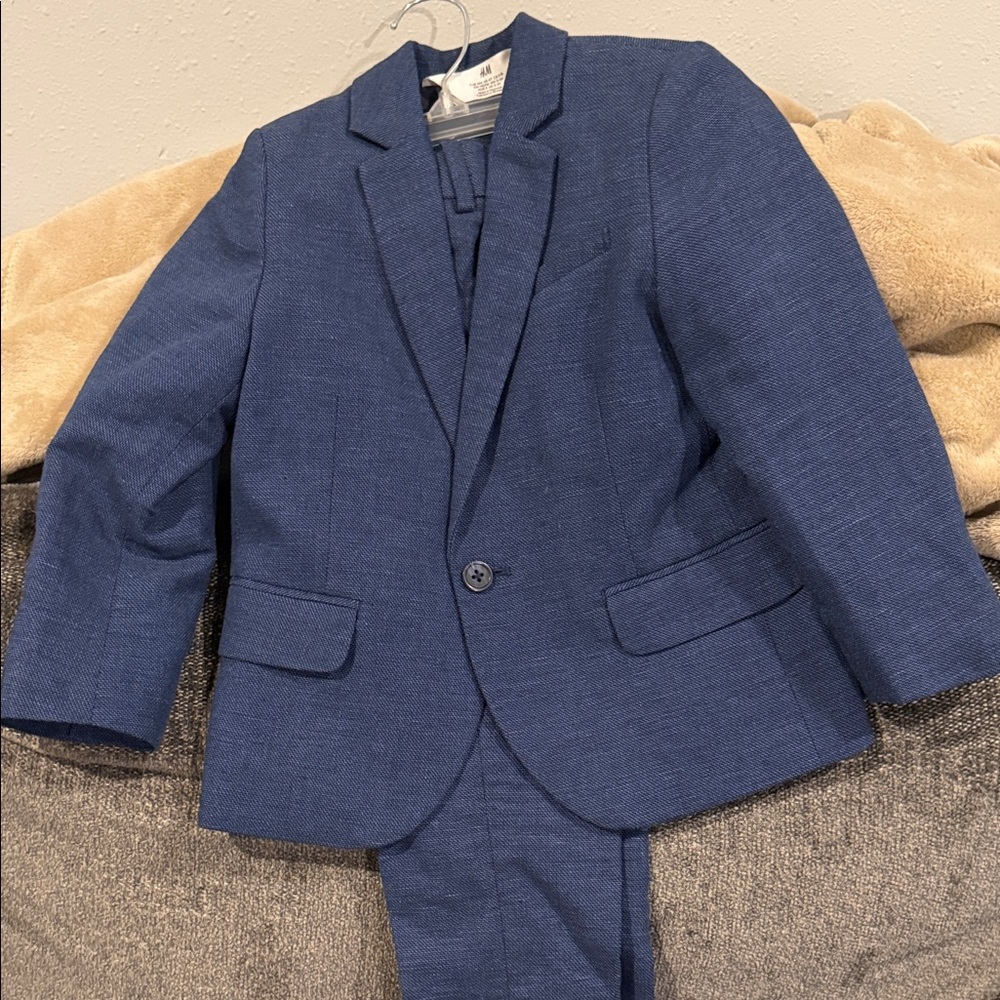 Blue H&M boys suit size 4T